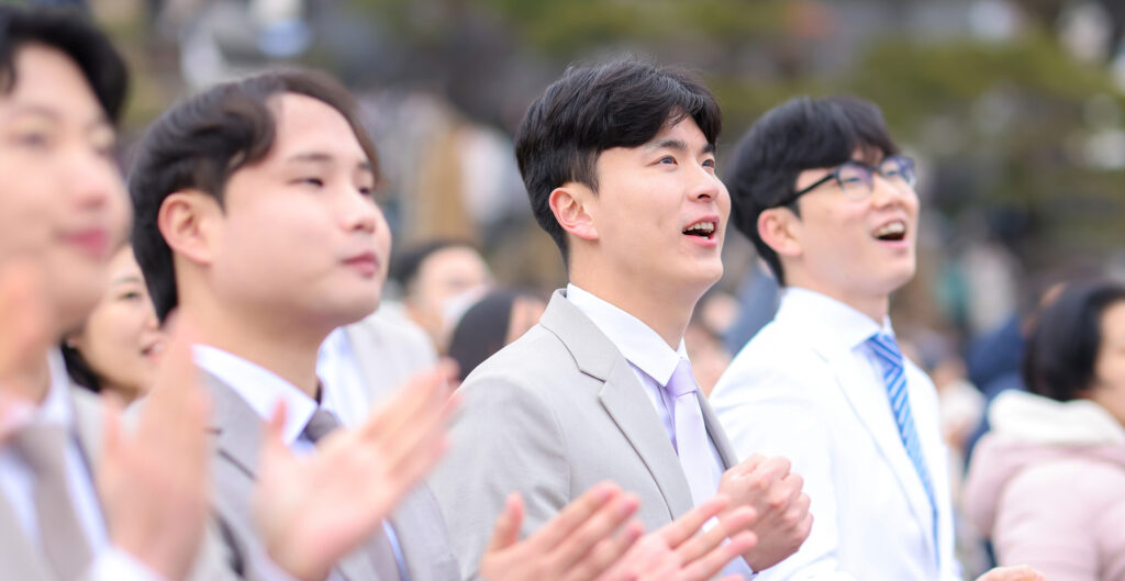 기독교복음선교회(세칭 jms) 휴거 역사의 날에서 하나님께 영광 돌리는 성도들