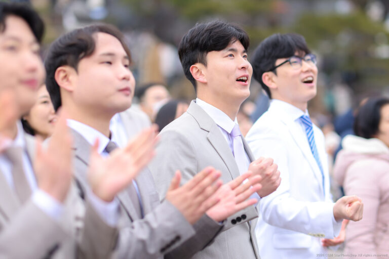 기독교복음선교회(세칭 jms) 휴거 역사의 날에서 하나님께 영광 돌리는 성도들